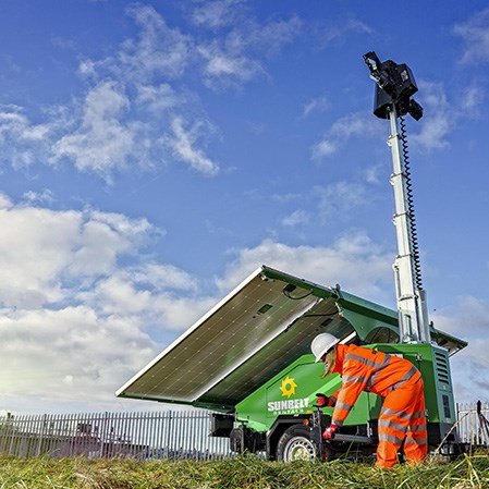 A Sunbelt Rentals Operative Sets Up A Solar Lighting Tower