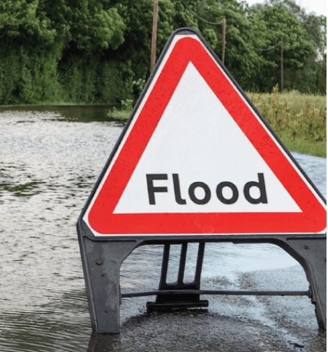 Flood response sign in front of a body of water