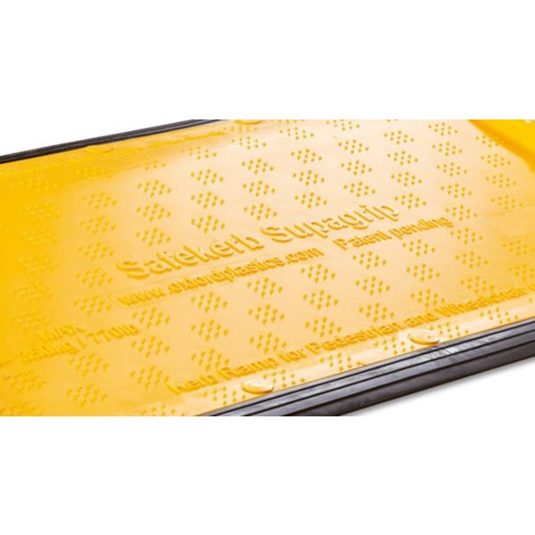 50000501_Oxford_SupaGrip_SafeKerb_Ramp_Top_View2472.jpeg