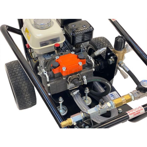 50000934_TwoH_Petrol_Hydrostatic_Pressure_Test_Pump_30_lm_30_bar_Left_View5089_custom.jpeg